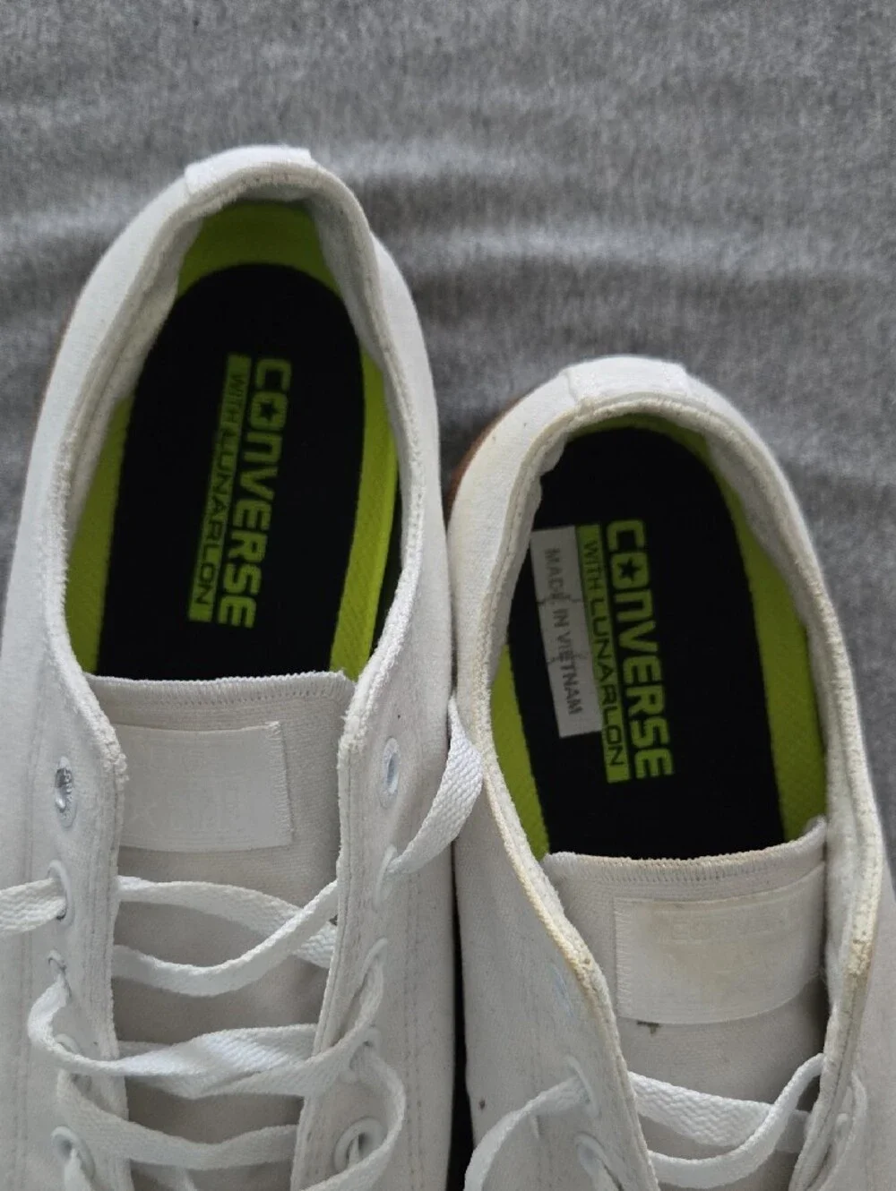 Converse white canvas